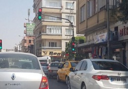 Aynı anda hem kırmızı hem yeşil ışık yanıyor