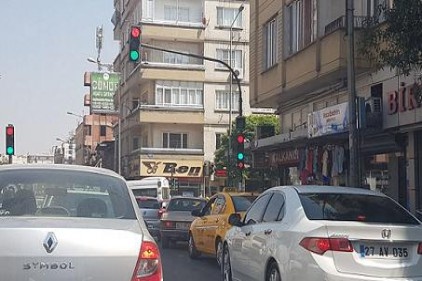 Aynı anda hem kırmızı hem yeşil ışık yanıyor