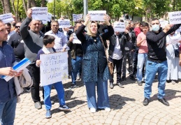 Aynı daireyi çok sayıda kişiye satarak 60 milyon lira dolandırdılar