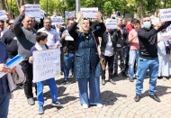 Aynı daireyi çok sayıda kişiye satarak 60 milyon lira dolandırdılar