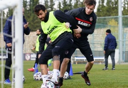 Aziz Tetteh ve Nouha Dicko takımla antrenmana katıldı