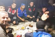 Baba-oğul yaylada mahsur kaldı