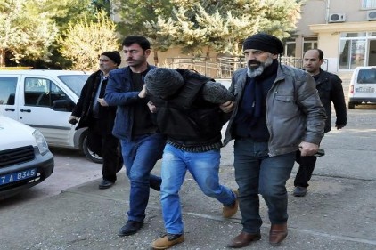 Baba ve oğlunu kaleşnikofla öldüren zanlı 3 yıl sonra yakalandı 
