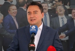 Babacan: 'Malum arkadaşlar Yüce Divan'a gitmemek için sağı solu tehdit ettiler'