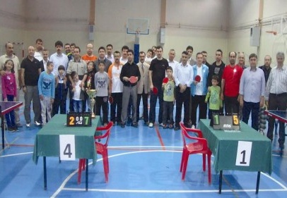 Babalararası Masa Tenisi Turnuvası çekişmeli karşılaşmalara sahne oldu