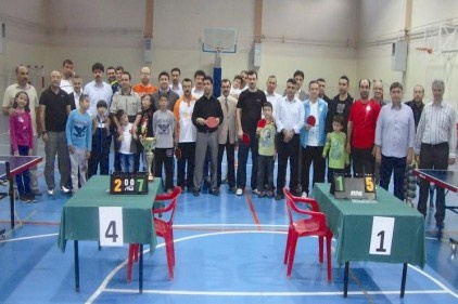 Babalararası Masa Tenisi Turnuvası çekişmeli karşılaşmalara sahne oldu