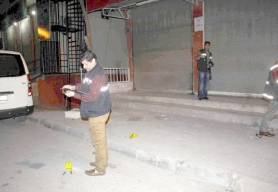 Babasına sıkıp kaçtı