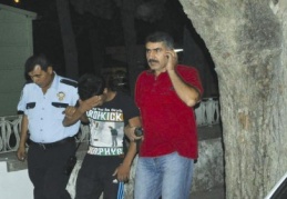 Babasından çalıp oğluna satmak istediler