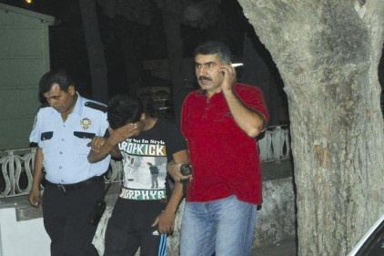 Babasından çalıp oğluna satmak istediler