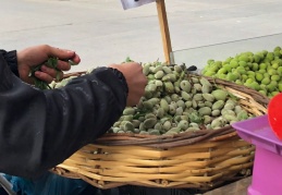 Badem, erken ve pahalı geldi