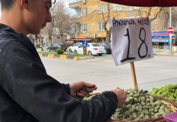 Badem, erken ve pahalı geldi