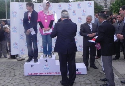 Badminton’da birinciler Emine Nakıboğlu’ndan çıktı