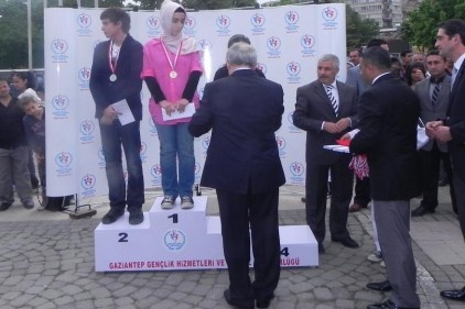 Badminton&#8217;da birinciler Emine Nakıboğlu&#8217;ndan çıktı