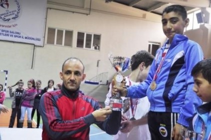 Badminton&#8217;da ödüller sahiplerini buldu