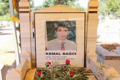 Bağcı mezarı başında anıldı 