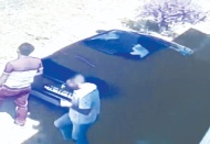 Bağevini soyup, jandarmaya yakalandılar