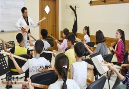 Bağlama öğreniyorlar