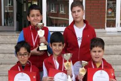 Bahar Satranç Turnuvası&#8217;nda il üçüncüsü oldu