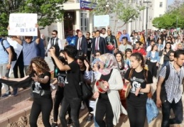 Bahar şenliklerini oldukça önemsiyoruz