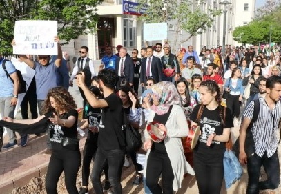 Bahar şenliklerini oldukça önemsiyoruz