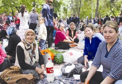 Baharın gelişi ve doğanın canlanması bayram sevinci gibi algılanır