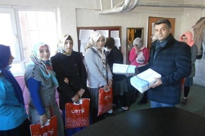 Baharoğlu’ndan gelen giysiler dağıtıldı