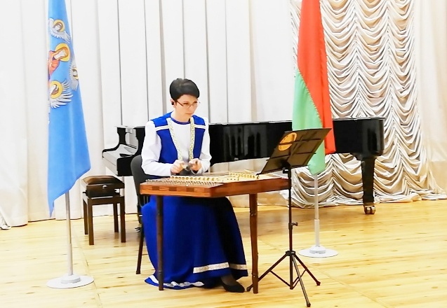 “Bahçalarda Mor Meni” adlı parçayı seslendirildi