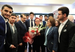 Bakan Dönmez; öğrencilerle buluştu