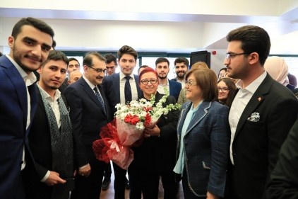 Bakan Dönmez; öğrencilerle buluştu