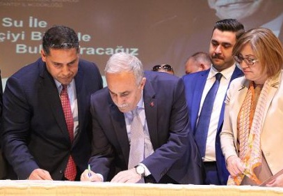 Bakan Fakıbaba hibe alan şirketlere temsili çek verdi