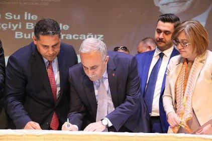 Bakan Fakıbaba hibe alan şirketlere temsili çek verdi