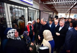 Bakan Gül, şehidin ailesini ziyaret etti