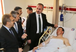 Bakan Gül’den Afrin gazilerine ziyaret 