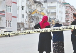 Bakan Kurum: 227 bin 27 bina yıkık veya ağır hasarlı
