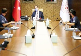 Bakan Mehmet Muharrem Kasapoğlu, Teknofest'e katılacak gençlerle bir araya geldi