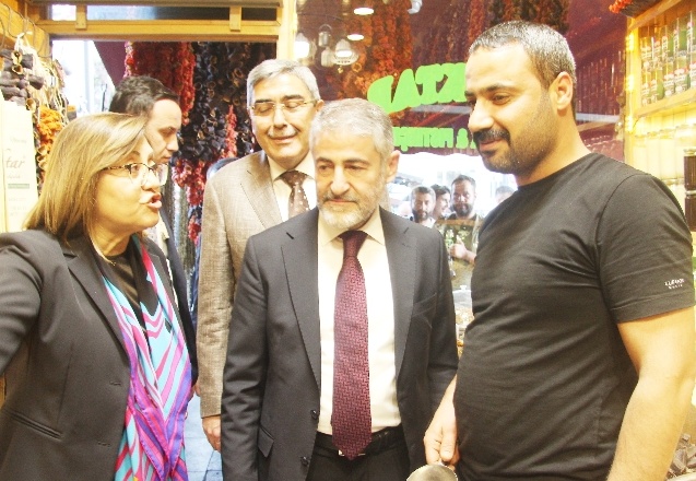 Bakan Nebati: “Bir biberimiz var ya, el koymuyorsunuz değil mi?”