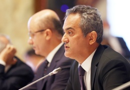 Bakan Özer: En düşük öğretmen maaşı 5 bin 97 TL