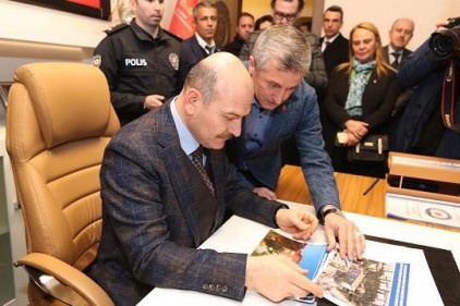 Bakan Süleyman Soylu, &#8220;Allah sizden razı olsun&#8221; 