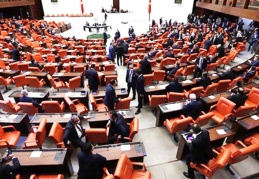 Bakan yardımcısına verilen özel yetkileri ve para akıtılmasını soran milletvekiline dava açıldı