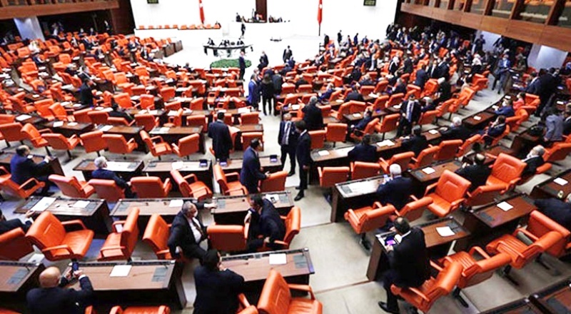 Bakan yardımcısına verilen özel yetkileri ve para akıtılmasını soran milletvekiline dava açıldı