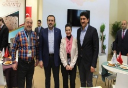 Bakanı Mahir Ünal, büyükşehirin standını ziyaret etti