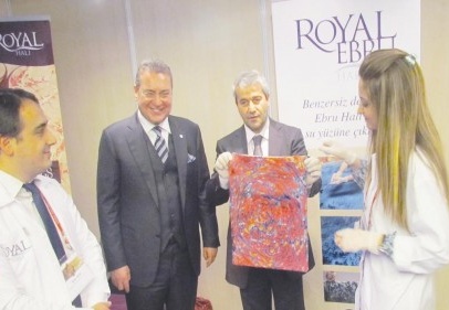 Bakanı Nihat Ergün, Ebru Halı yaptı