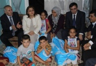 Bakanlar yoksul aile ziyaretinde 