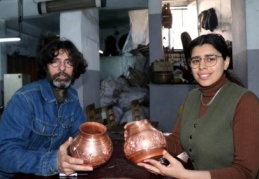 Bakır işlemeciliği öğreniyorlar