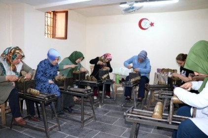 Bakır ve sedefe kadın eli değdi 