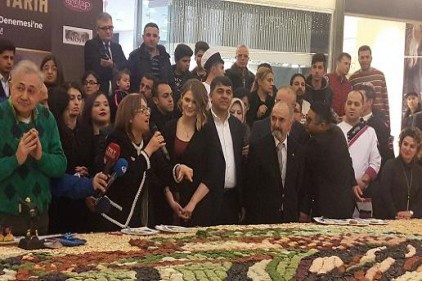 Baklava baklava olalı böyle bir renge girmemiştir