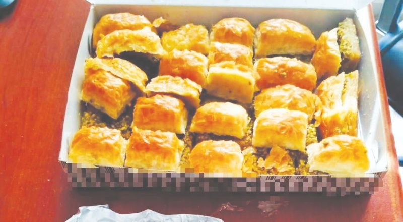 Baklava kutusuyla uyuşturucu sevkiyatı polise takıldı