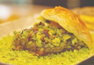 Baklava ustaları, bayram için çalışıyor