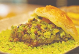 Baklava ustaları, bayram için çalışıyor