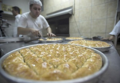 Baklavacıların "tatlı" mesaisi